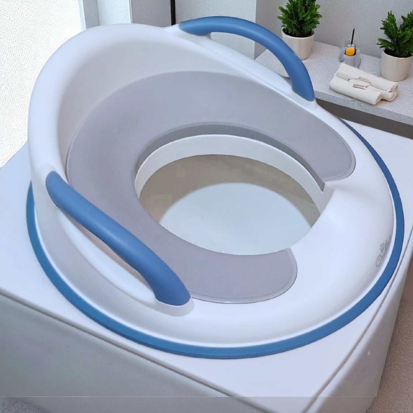 CRADLEVE Lilseat Baby Potty Training Toilet Seat with Handles 0-8 Yrs (White)